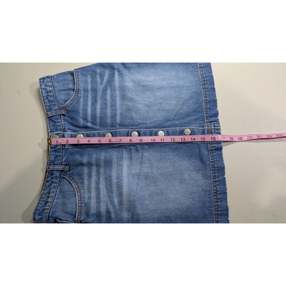 H&M Women's Blue Denim Mini Skirt Button Front Raw Hem Size 8 Casual Cowgirl - Picture 4 of 6